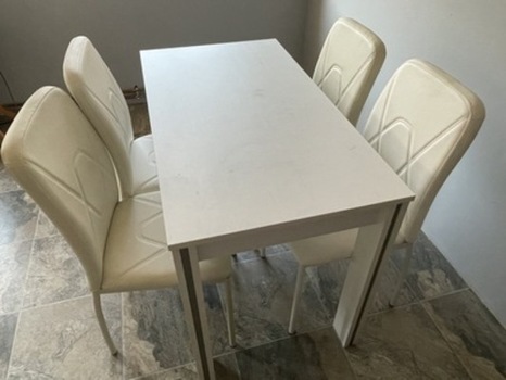 stół i krzesła